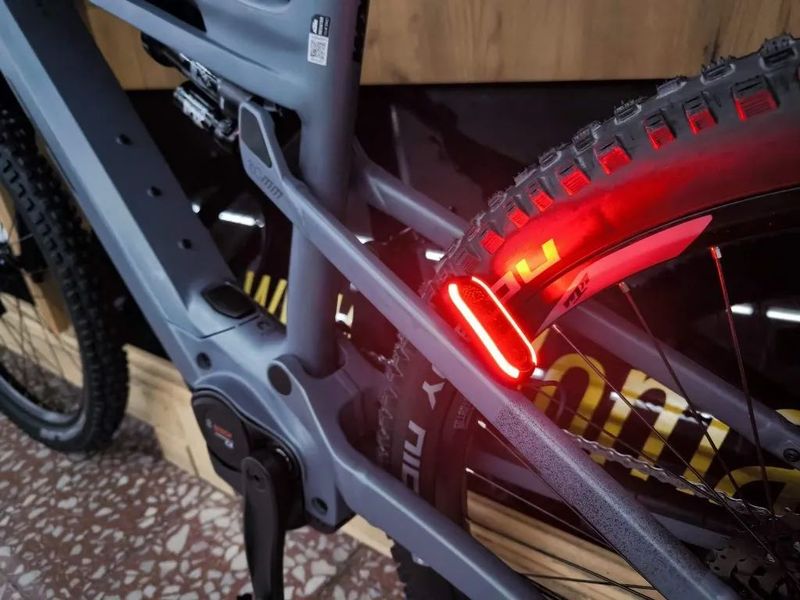 MACINA KAPOHO 8972 L DI2 black - blue, 800Wh, 2026, GPS modul, vel. XL