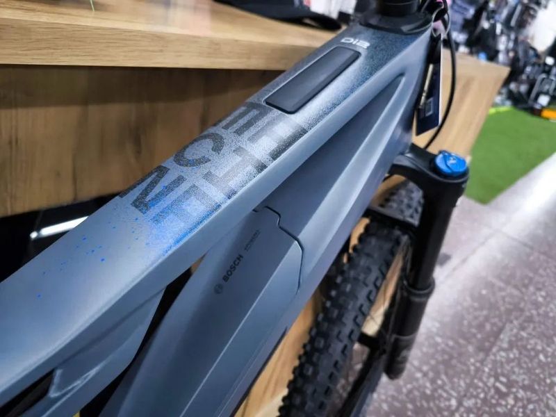 MACINA KAPOHO 8972 L DI2 black - blue, 800Wh, 2026, GPS modul, vel. XL