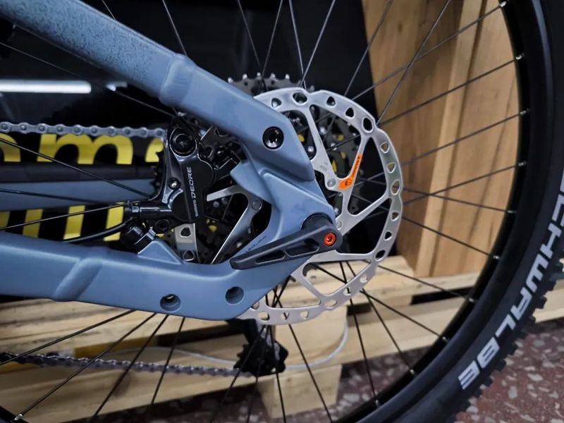 MACINA KAPOHO 8972 L DI2 black - blue, 800Wh, 2026, GPS modul, vel. XL