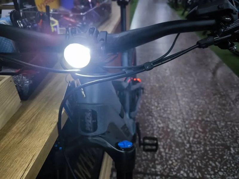 MACINA KAPOHO 8972 L DI2 black - blue, 800Wh, 2026, GPS modul, vel. XL