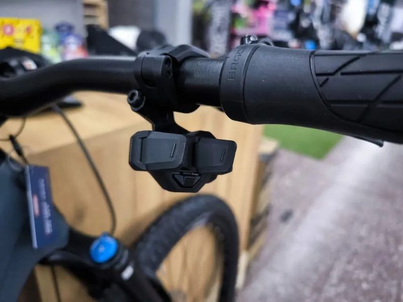 MACINA KAPOHO 8972 L DI2 black - blue, 800Wh, 2026, GPS modul, vel. XL