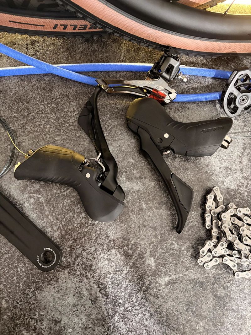 Shimano GRX 2x12s + Velomann V24G + Pirelli Cinturato