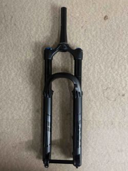 Odpružená vidlice Fox Performance series 36 Float 27,5" 140mm Grip