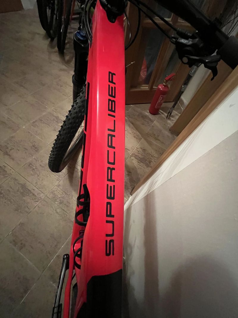 TREK Supercaliber 9.8 XT 2021 L red