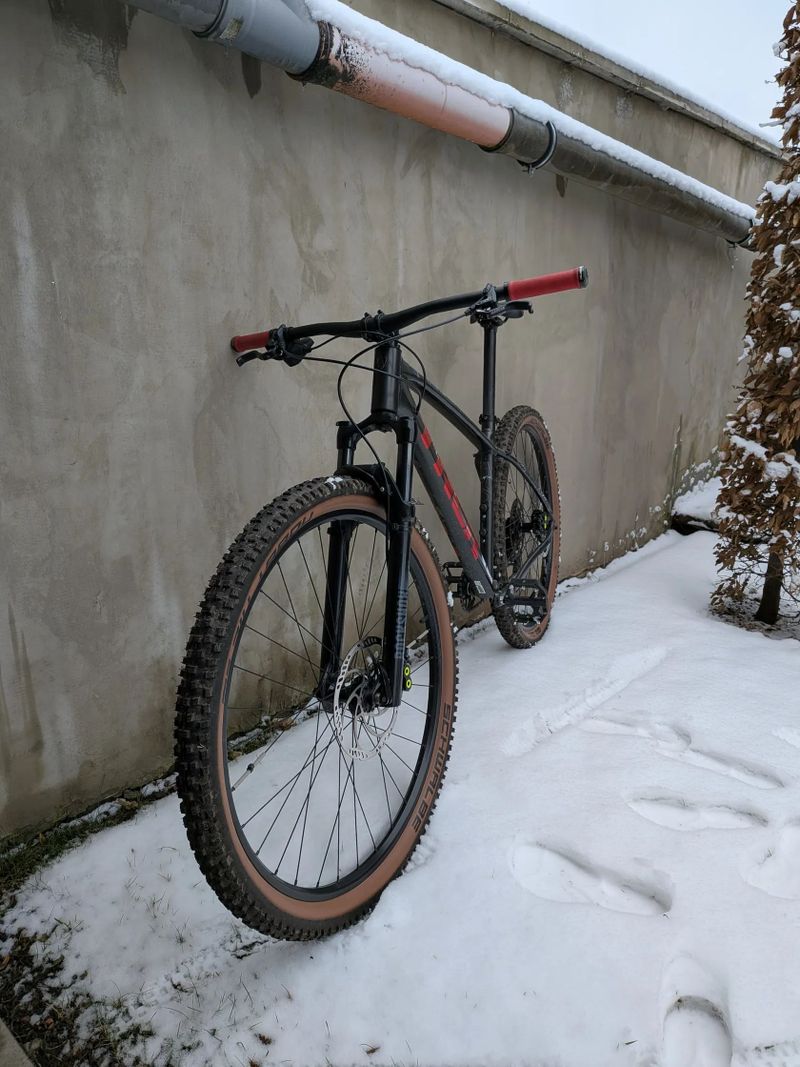 TREK Marlin 5 Gen 3 (2024) - Vlastní vylepšení (Magura, RockShox, Schwalbe,...)