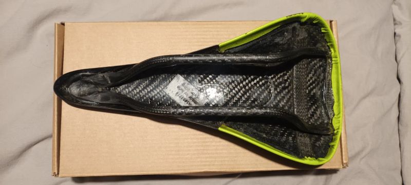 Karbonové sedlo Tune