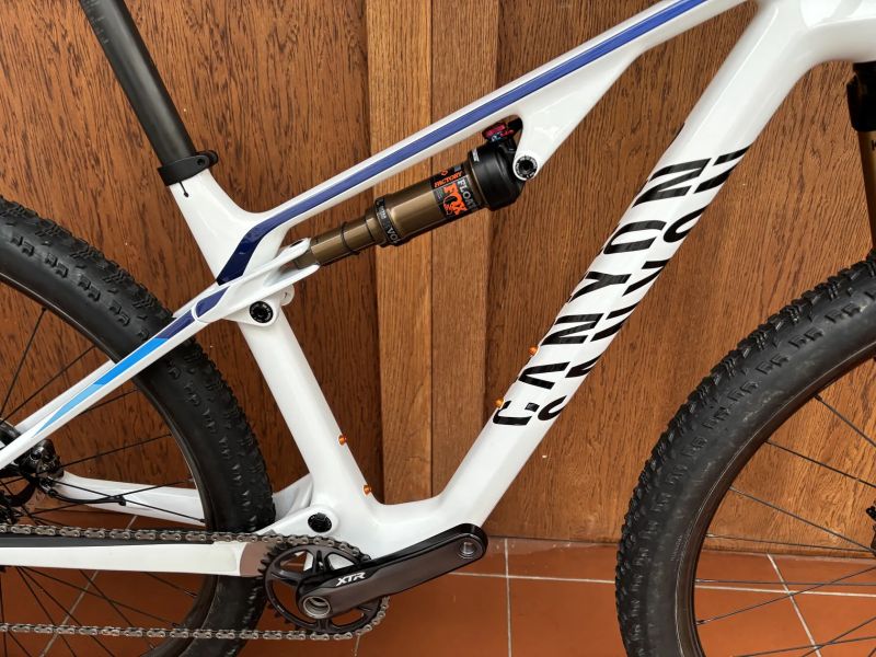 CANYON LUX CFR, vel. S - 415 mm - zakázková stavba - SHIMANO XTR 1 x 12 / FOX