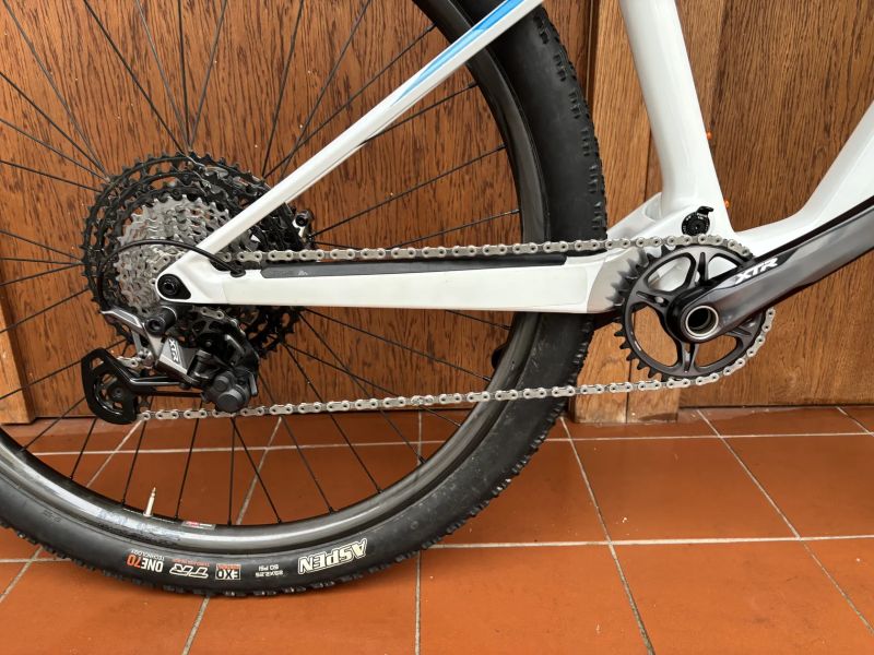 CANYON LUX CFR, vel. S - 415 mm - zakázková stavba - SHIMANO XTR 1 x 12 / FOX