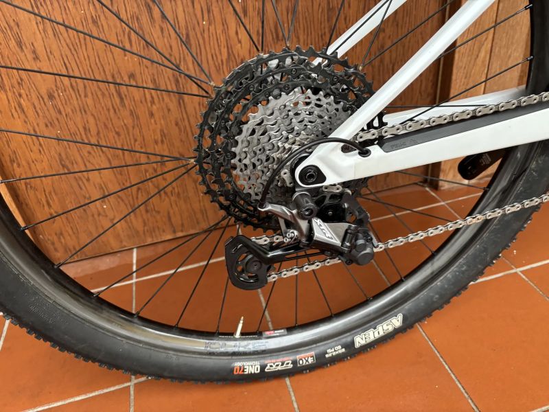 CANYON LUX CFR, vel. S - 415 mm - zakázková stavba - SHIMANO XTR 1 x 12 / FOX
