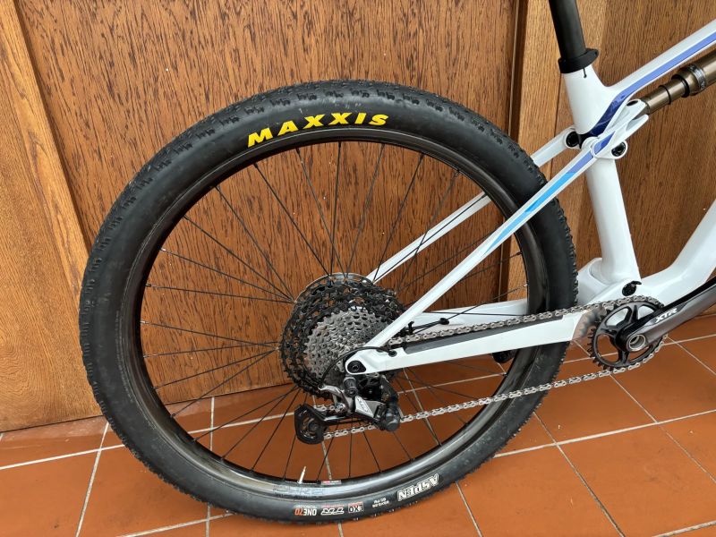 CANYON LUX CFR, vel. S - 415 mm - zakázková stavba - SHIMANO XTR 1 x 12 / FOX