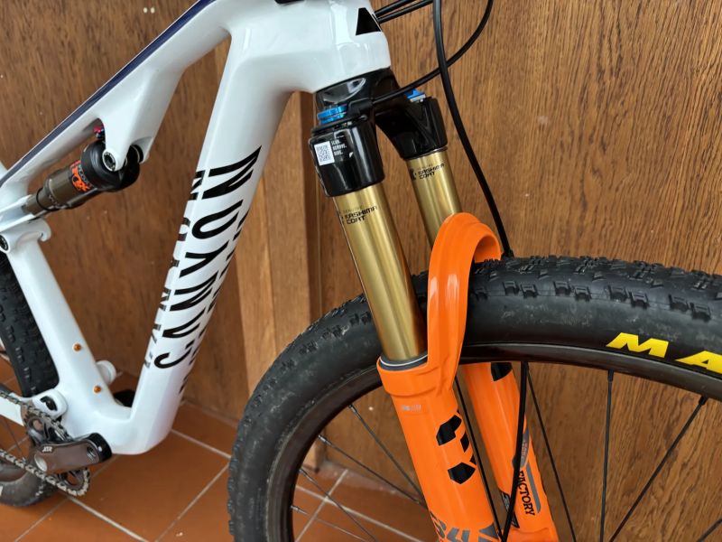 CANYON LUX CFR, vel. S - 415 mm - zakázková stavba - SHIMANO XTR 1 x 12 / FOX