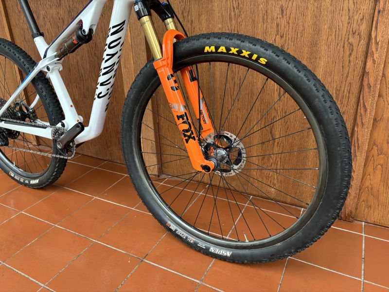 CANYON LUX CFR, vel. S - 415 mm - zakázková stavba - SHIMANO XTR 1 x 12 / FOX