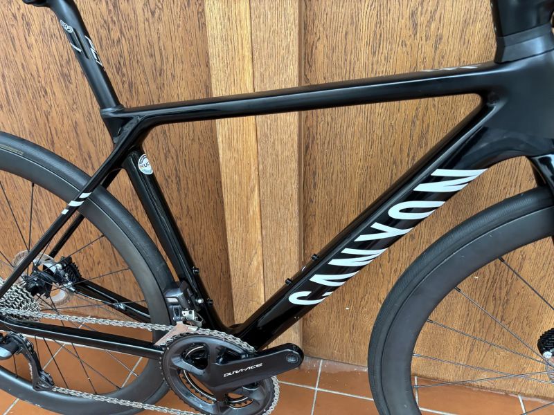 Canyon Ultimate CFR Di2 - velikost S (490 mm) - ULTEGRA di2 2x11, DURA-ACE kliky, karbonová kola