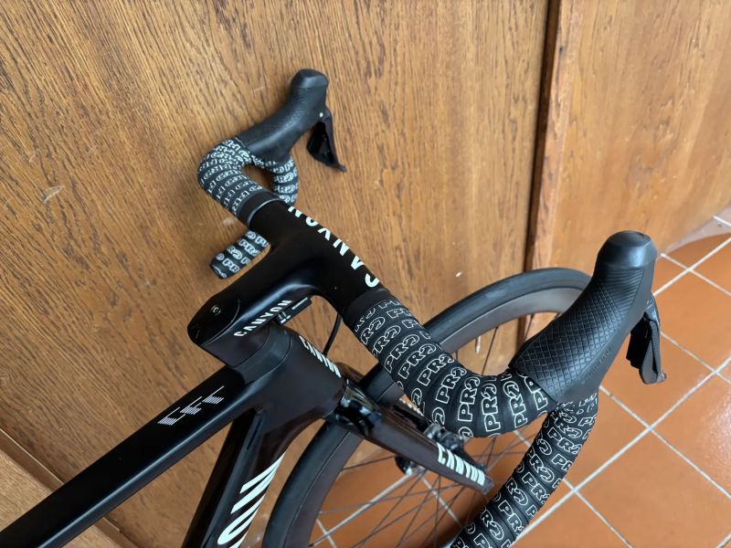 Canyon Ultimate CFR Di2 - velikost S (490 mm) - ULTEGRA di2 2x11, DURA-ACE kliky, karbonová kola