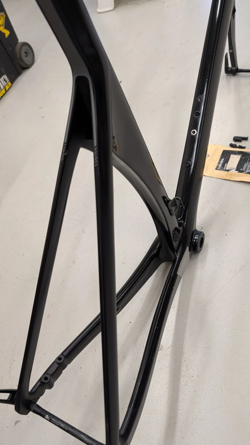 Prodám rám Canyon Aerod - rezervace