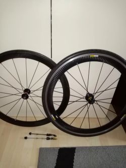 Zadní kolo Mavic Cosmic Pro Carbon + přední Remerx karbon = Ráfkové brzdy, R.U. 