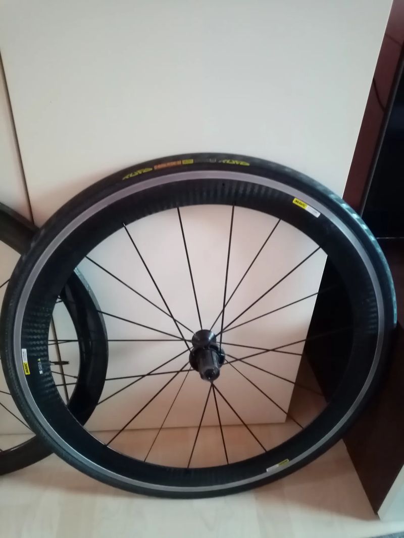 Zadní kolo Mavic Cosmic Pro Carbon + přední Remerx karbon = Ráfkové brzdy, R.U. 
