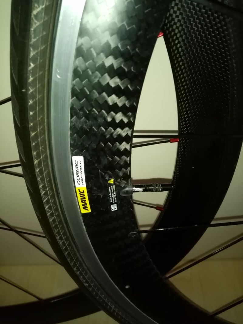 Zadní kolo Mavic Cosmic Pro Carbon + přední Remerx karbon = Ráfkové brzdy, R.U. 