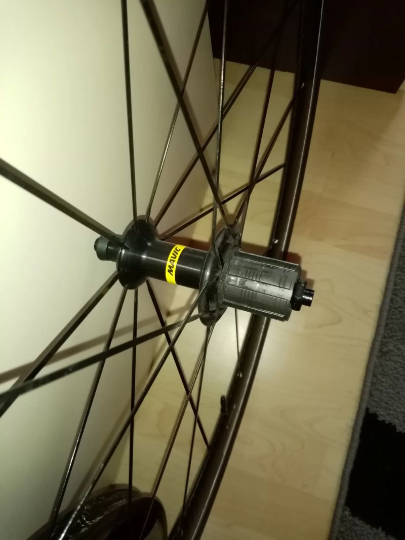 Zadní kolo Mavic Cosmic Pro Carbon + přední Remerx karbon = Ráfkové brzdy, R.U. 