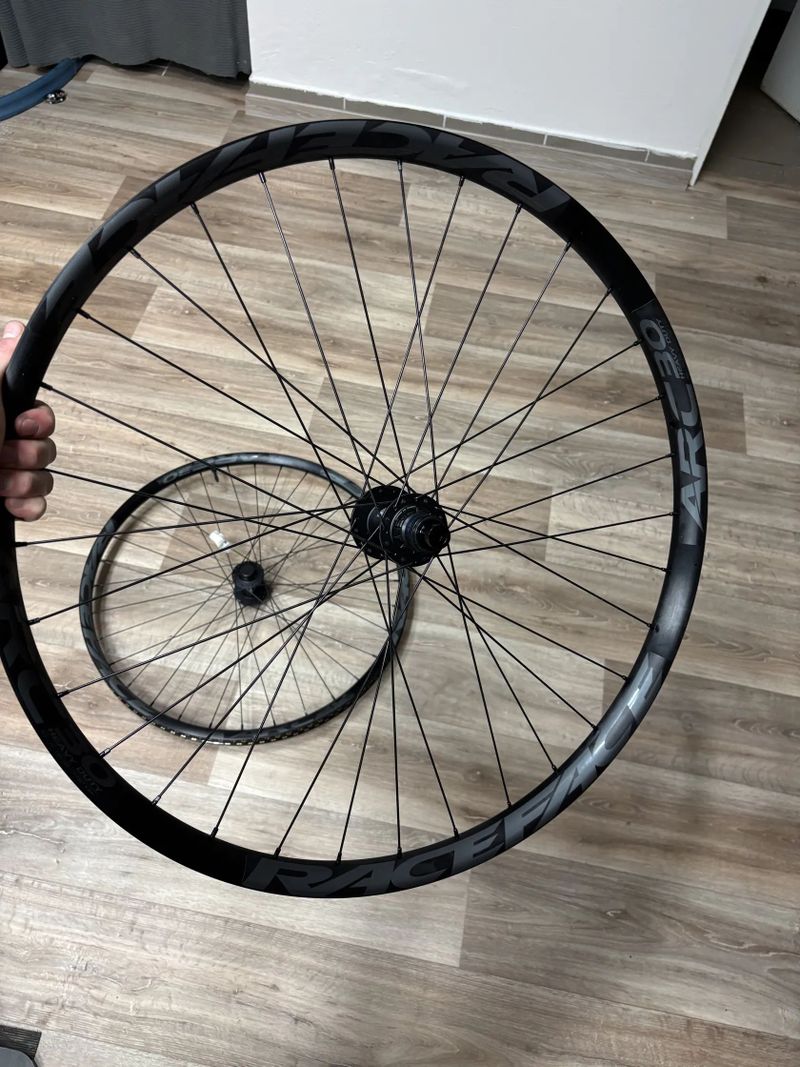 Nová zapletená kola RaceFace ARC HD 29🔥🔥