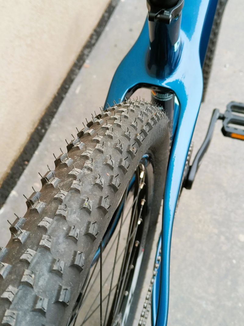 Corratec Revo BOW vel. S (44) carbon 29“ ZÁNOVNÍ, PC 42 000 Kč