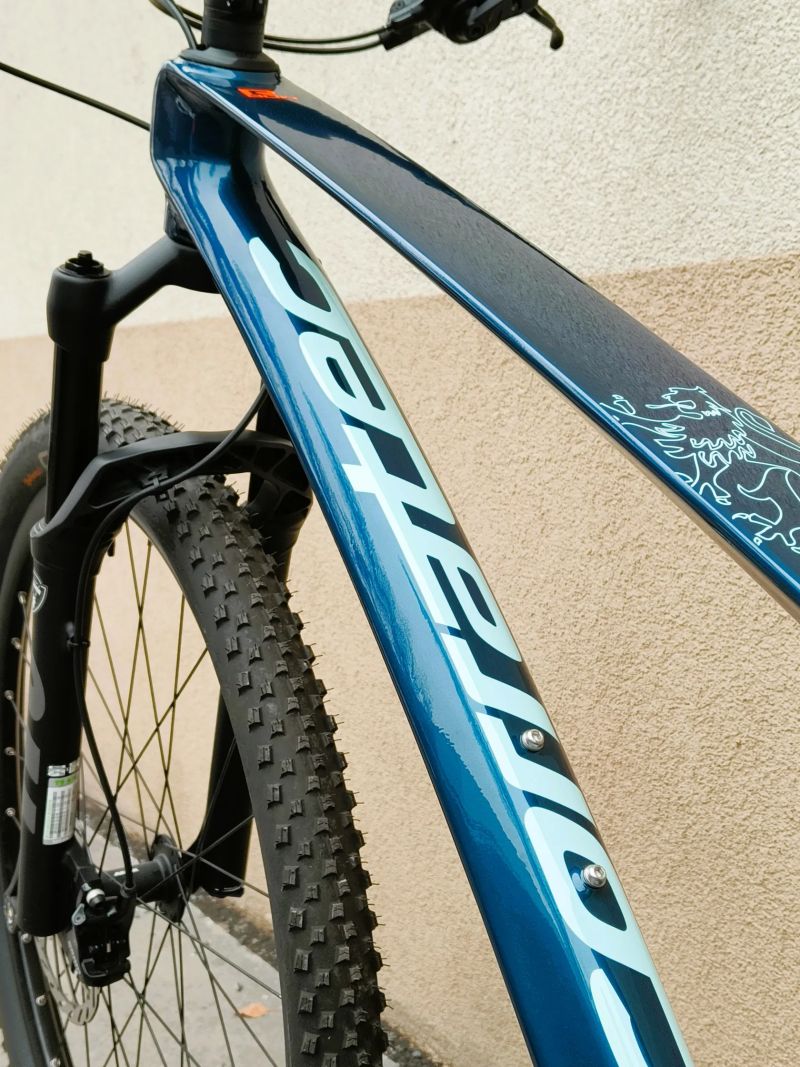 Corratec Revo BOW vel. S (44) carbon 29“ ZÁNOVNÍ, PC 42 000 Kč