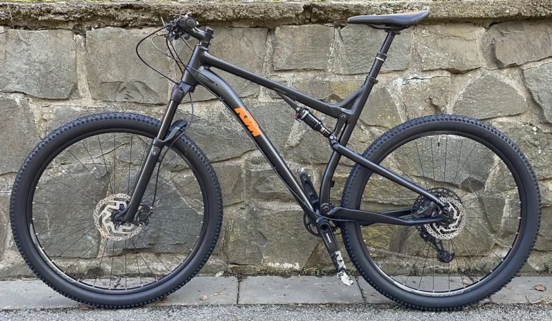 Celoodpružené horské kolo KTM 29 2024