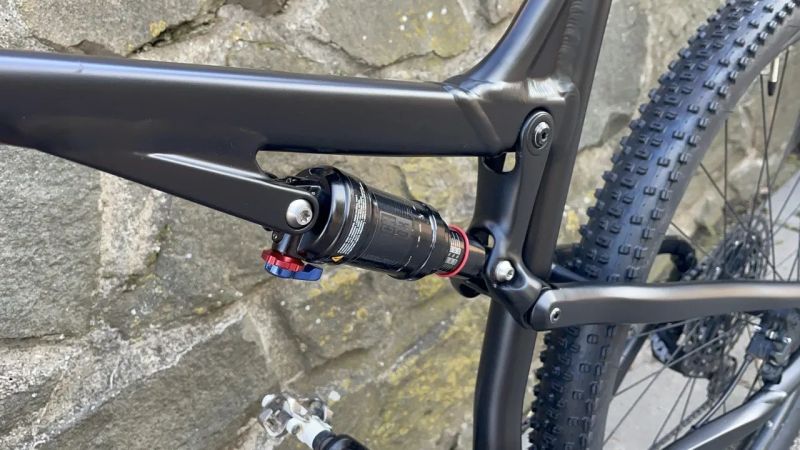 Celoodpružené horské kolo KTM 29 2024