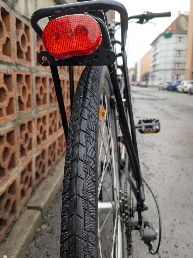 Alpina Eco C10 (by Kellys) Black 28" M + zadný nosič Sport Arsenal (Art. 216)