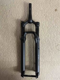 Odpružená vidlice RockShox SID, pružina DebonAir, tlumení Rush RL 120mm