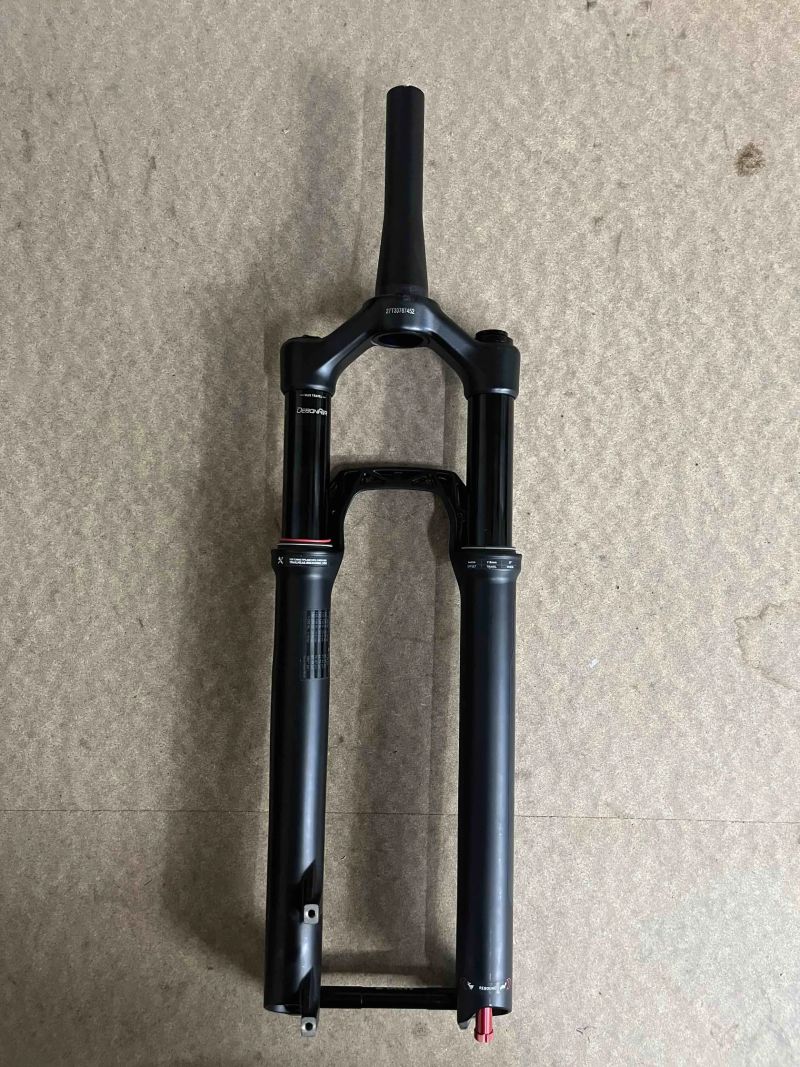 Odpružená vidlice RockShox SID, pružina DebonAir, tlumení Rush RL 120mm