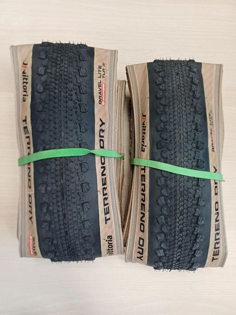 Vittoria Terreno DRY GRAVEL LITE TLR GRAPHENE 700X47