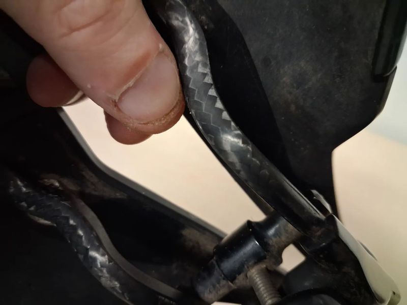 Sedlo + sedlovka carbon 350g