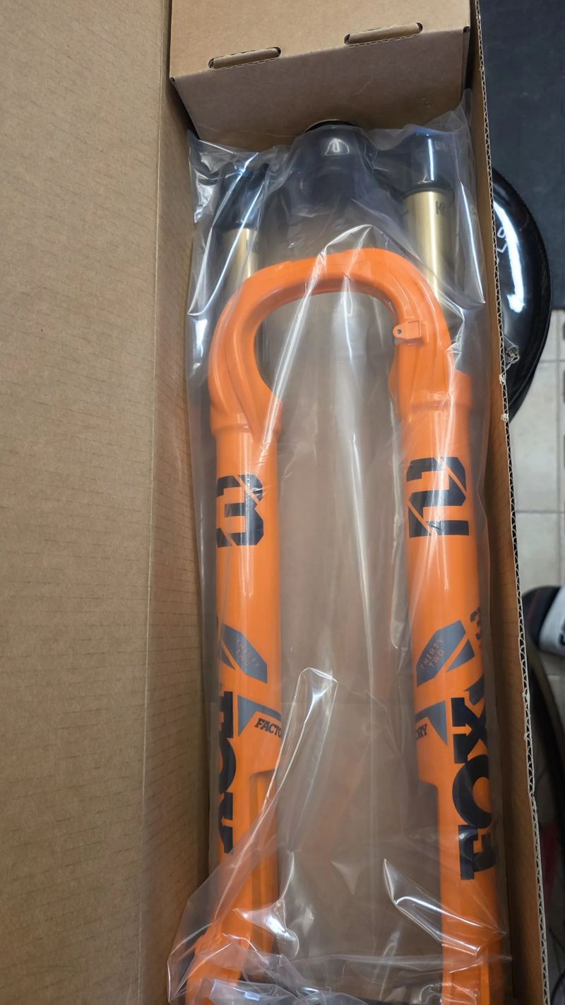 Nová 29" Fox 32 Factory 100mm 