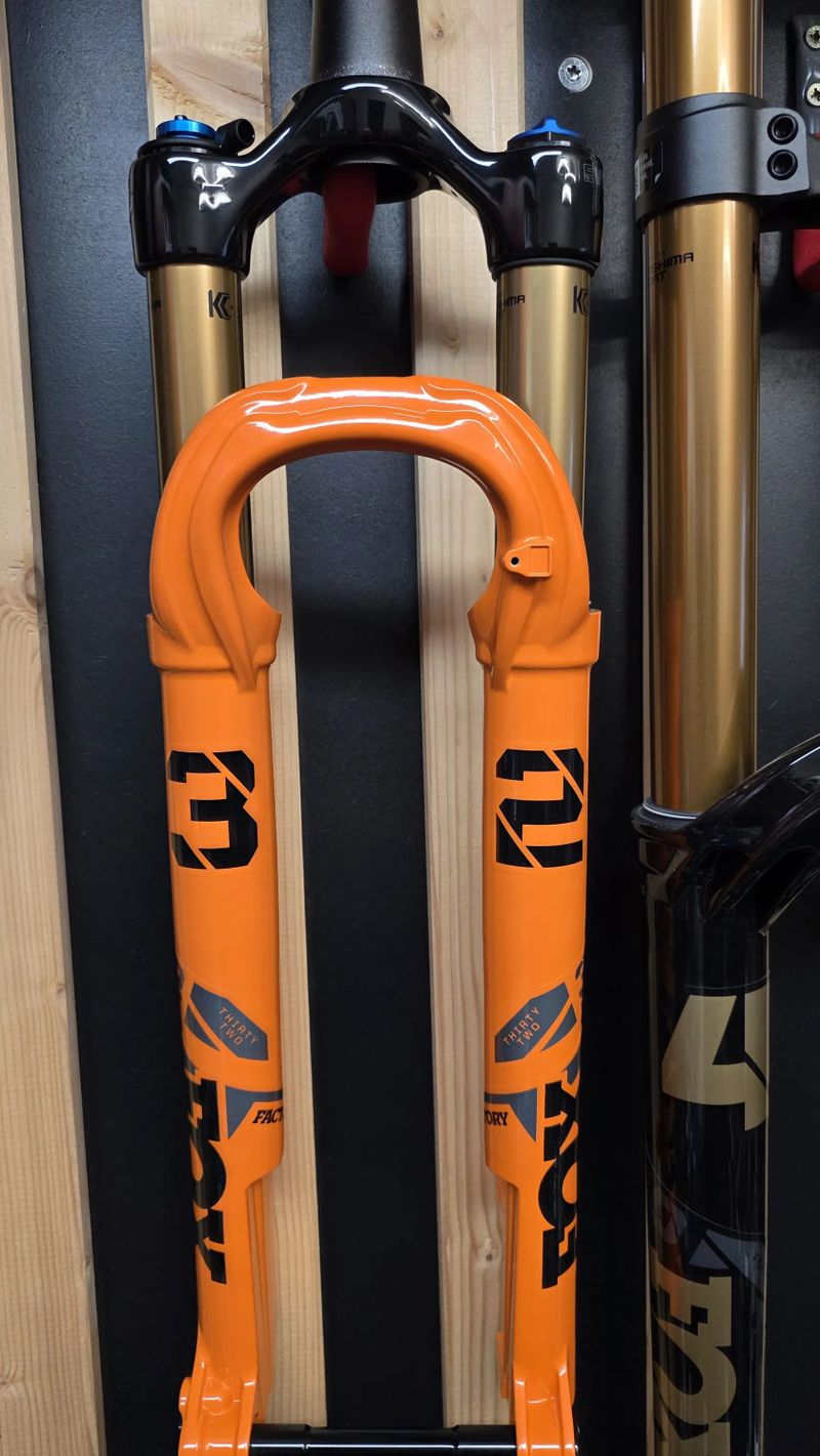 Nová 29" Fox 32 Factory 100mm 