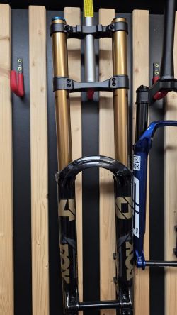 Nová Fox 40 Factory GRIP X2