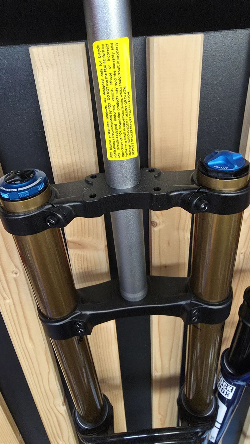 Nová Fox 40 Factory GRIP X2