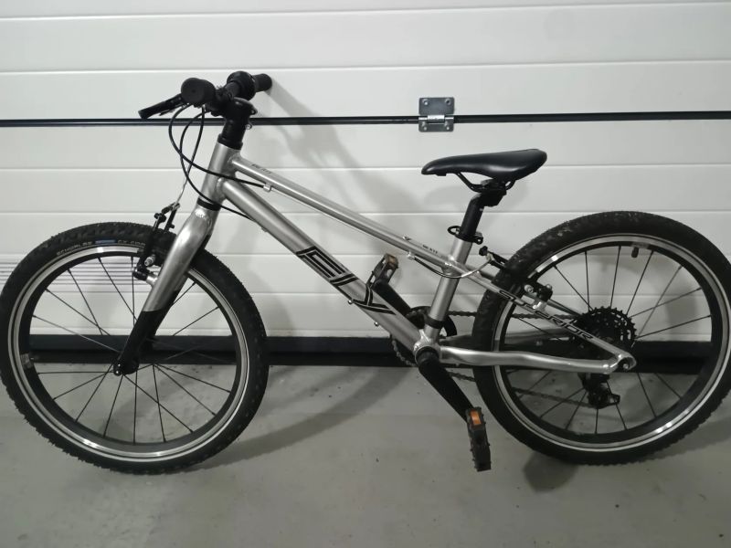 Superior F.L.Y. 20 .