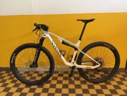 Canyon LUX CF SLX LTD