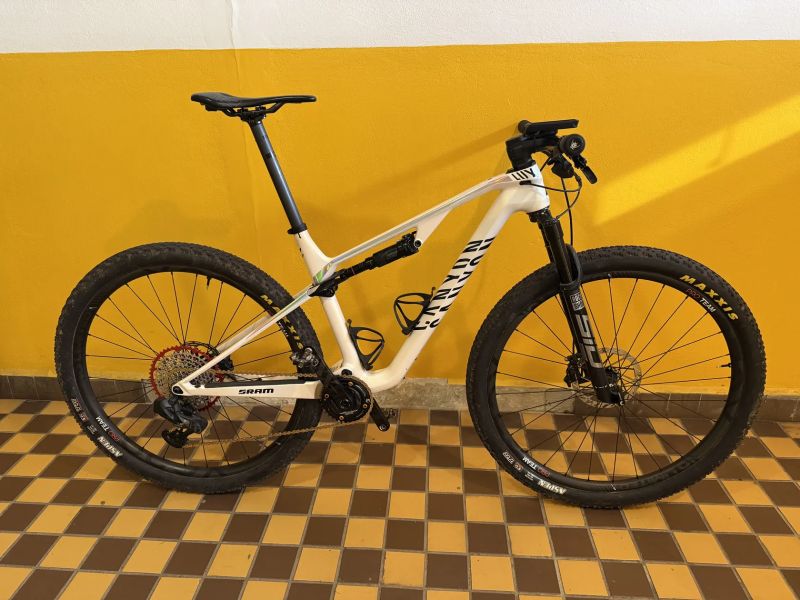 Canyon LUX CF SLX LTD