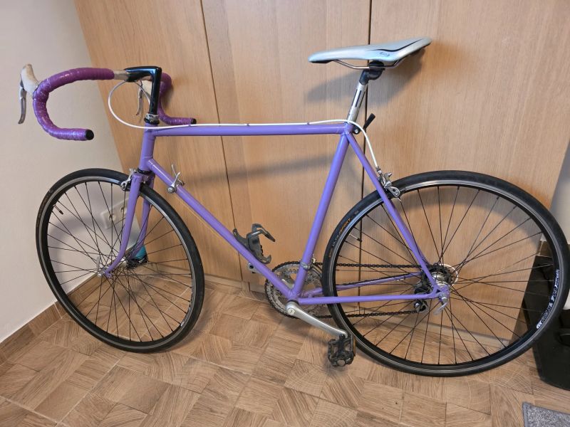 Silniční kolo Favorit