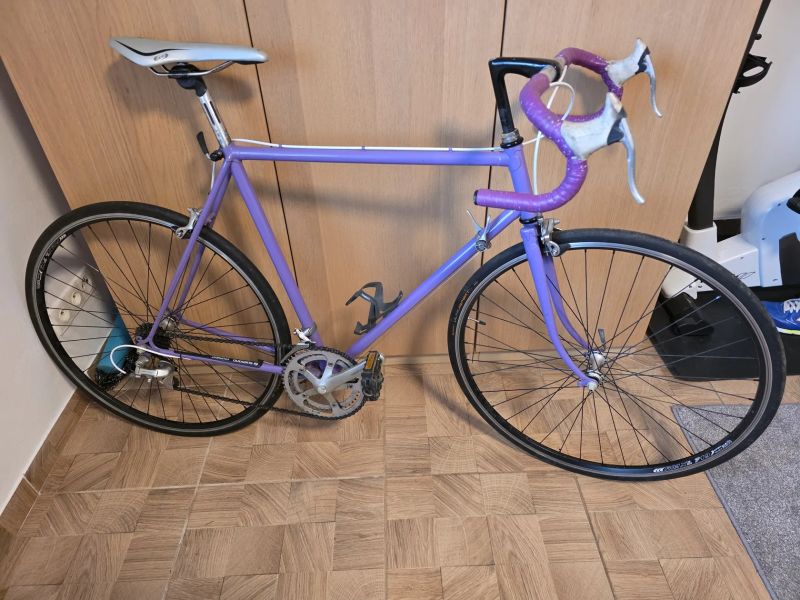 Silniční kolo Favorit