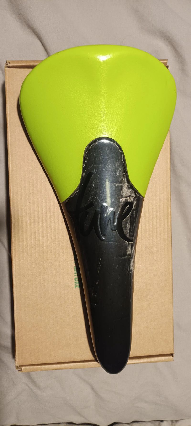 Karbonové sedlo Tune