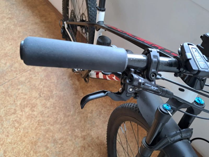 Trek PROCALIBER 9.8 karbonové kolo