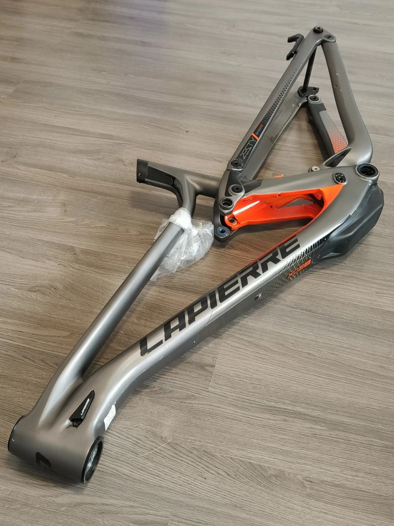 Lapierre ZESTY AM FIT 8.0 carbon 27,5“/29“ 2020 carbon vel. M Rámová sada