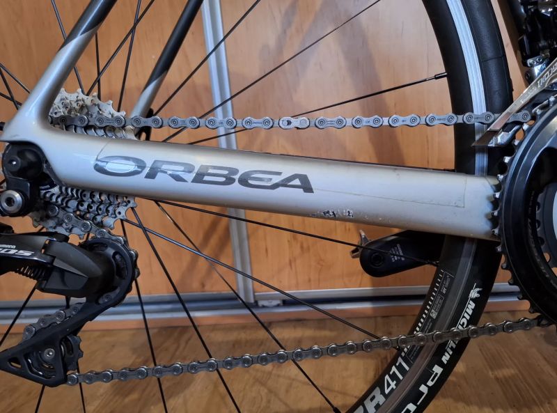 Karbonové silniční kolo 