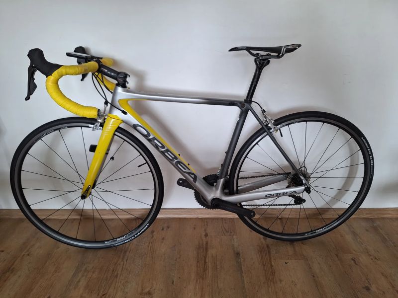 Karbonové silniční kolo 