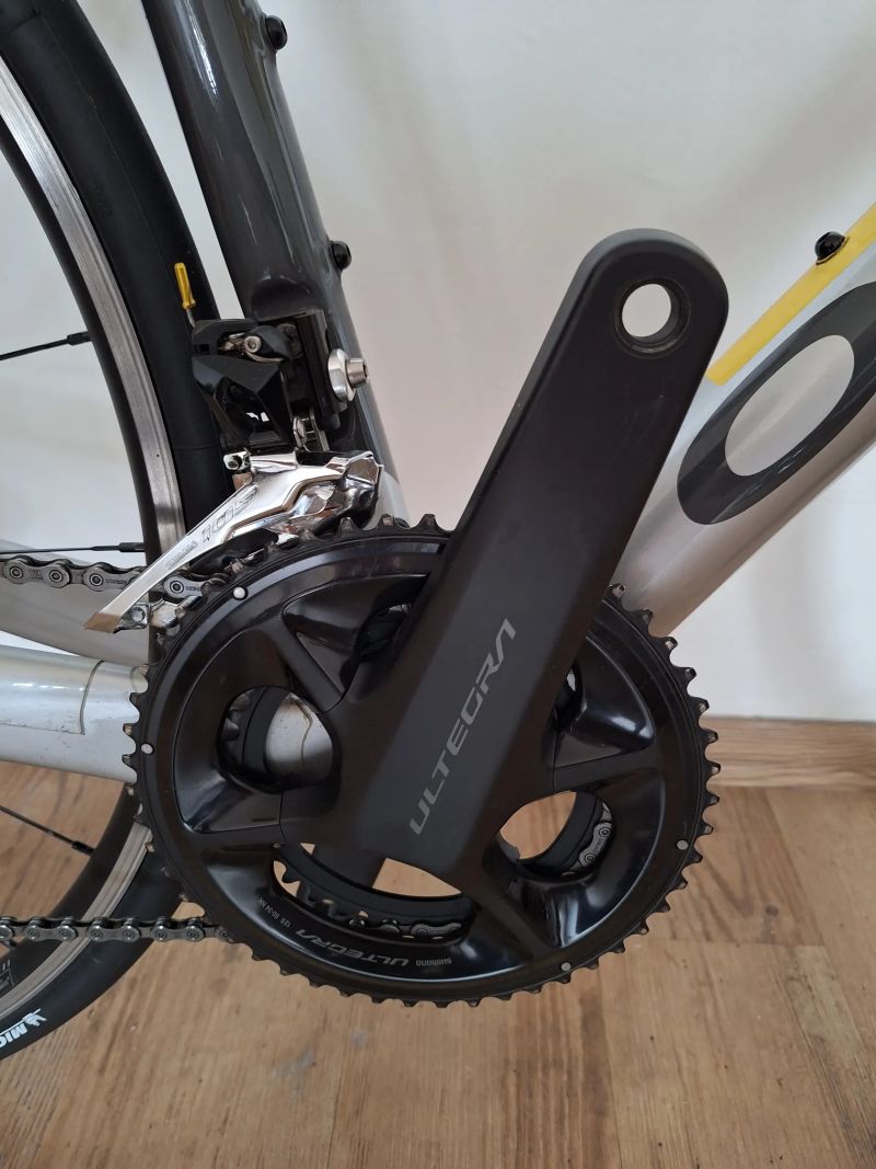 Karbonové silniční kolo 