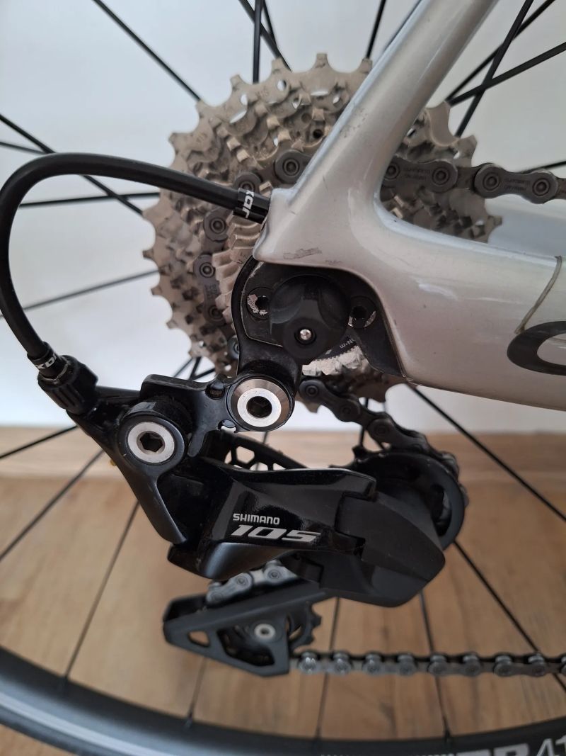 Karbonové silniční kolo 