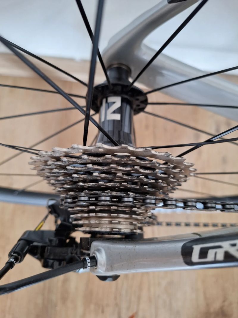 Karbonové silniční kolo 